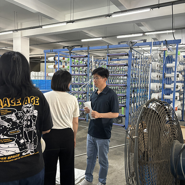 工場を訪れる韓国の顧客向けのカスタマイズされた特別なフィルター布 工場を訪れる韓国の顧客向けのカスタマイズされた特別なフィルター布